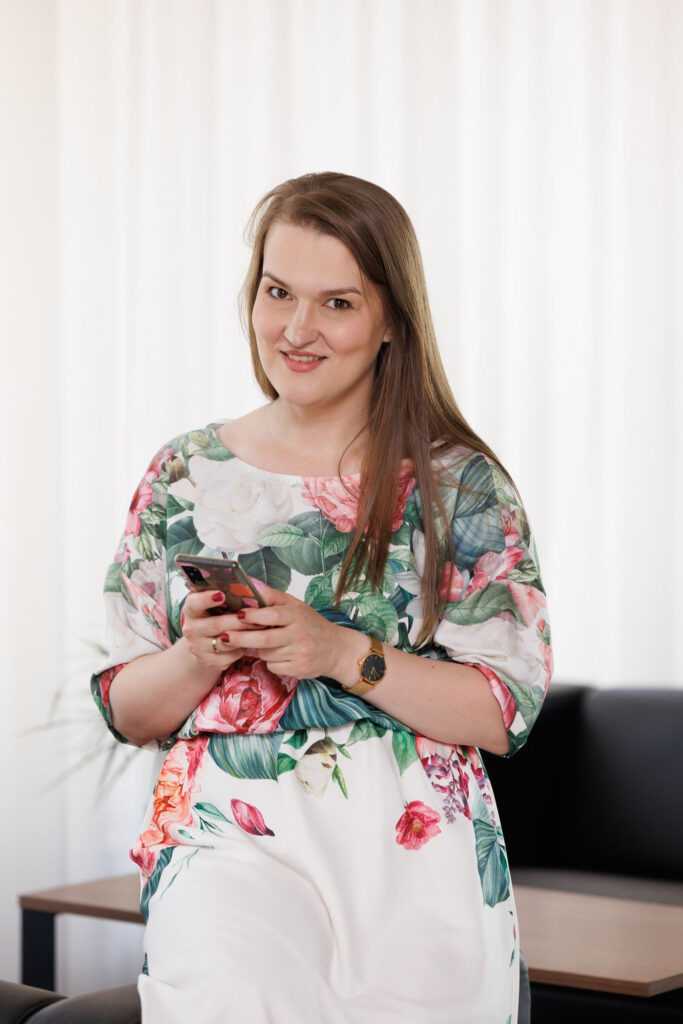 zdjecie przedstawia Magdę Możejko, specjalistkę od stron www i analityki internetowej